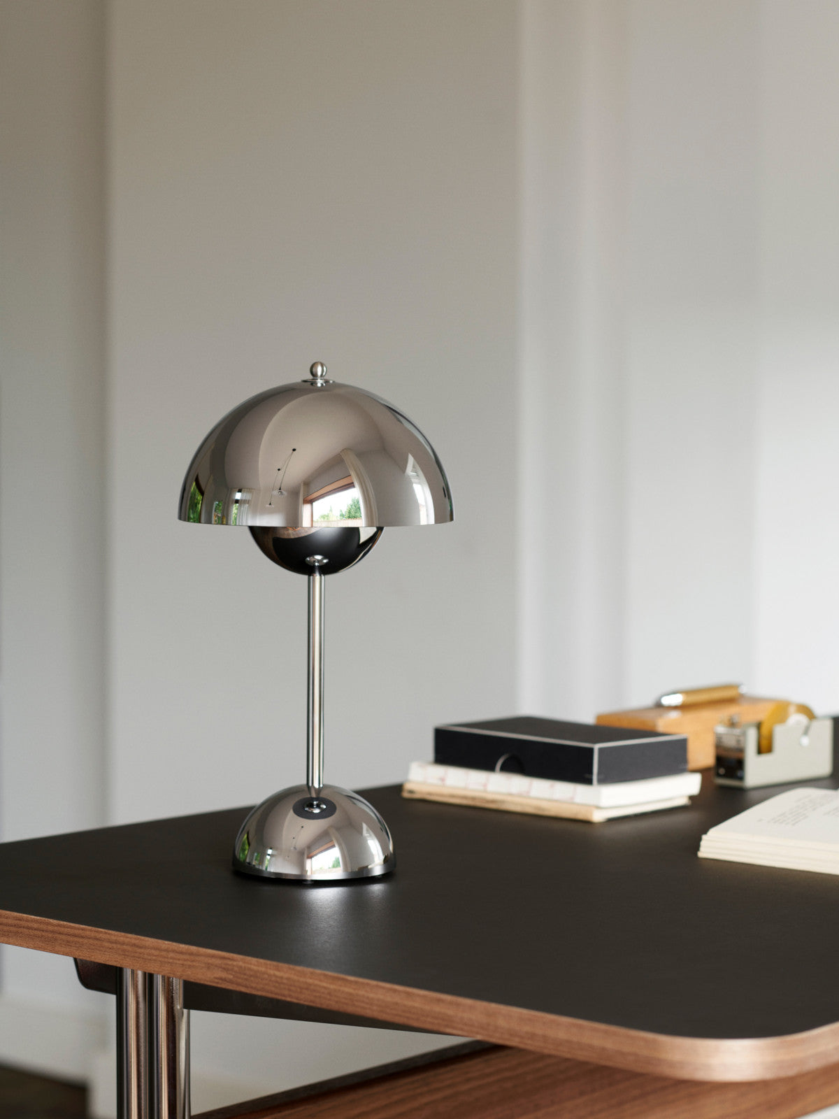 Modern Dome-Shaped Table Lamp