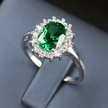 Green Silver Ring 2CT